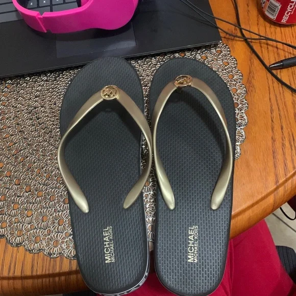 Michael kors slippers